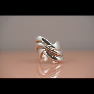 Unique sterling silver ring